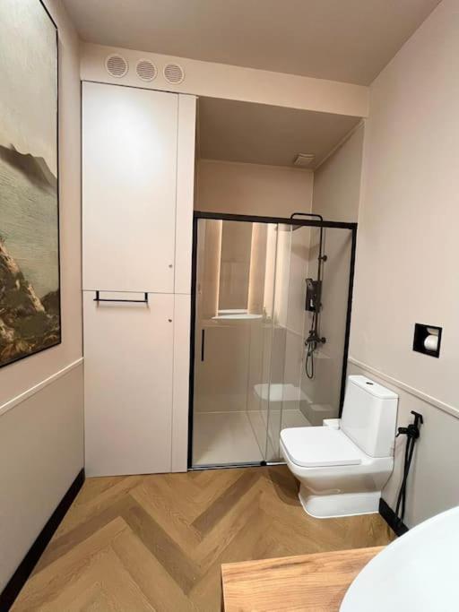 Littlehouse- Entire Property For Maximum 4 People 부쿠레슈티 외부 사진