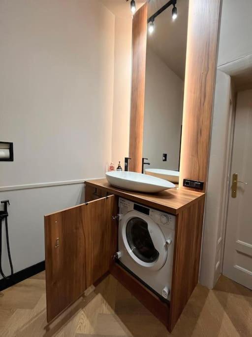 Littlehouse- Entire Property For Maximum 4 People 부쿠레슈티 외부 사진